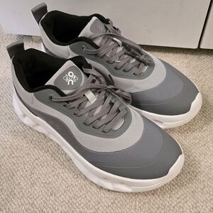 Men's Size 44 (10.5-11) KNOCKOFF ON brand Running Shoes, BRAND NEW